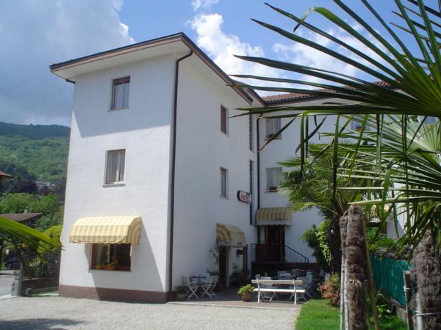 Hotel Elvezia Lake Maggiore Екстер'єр фото