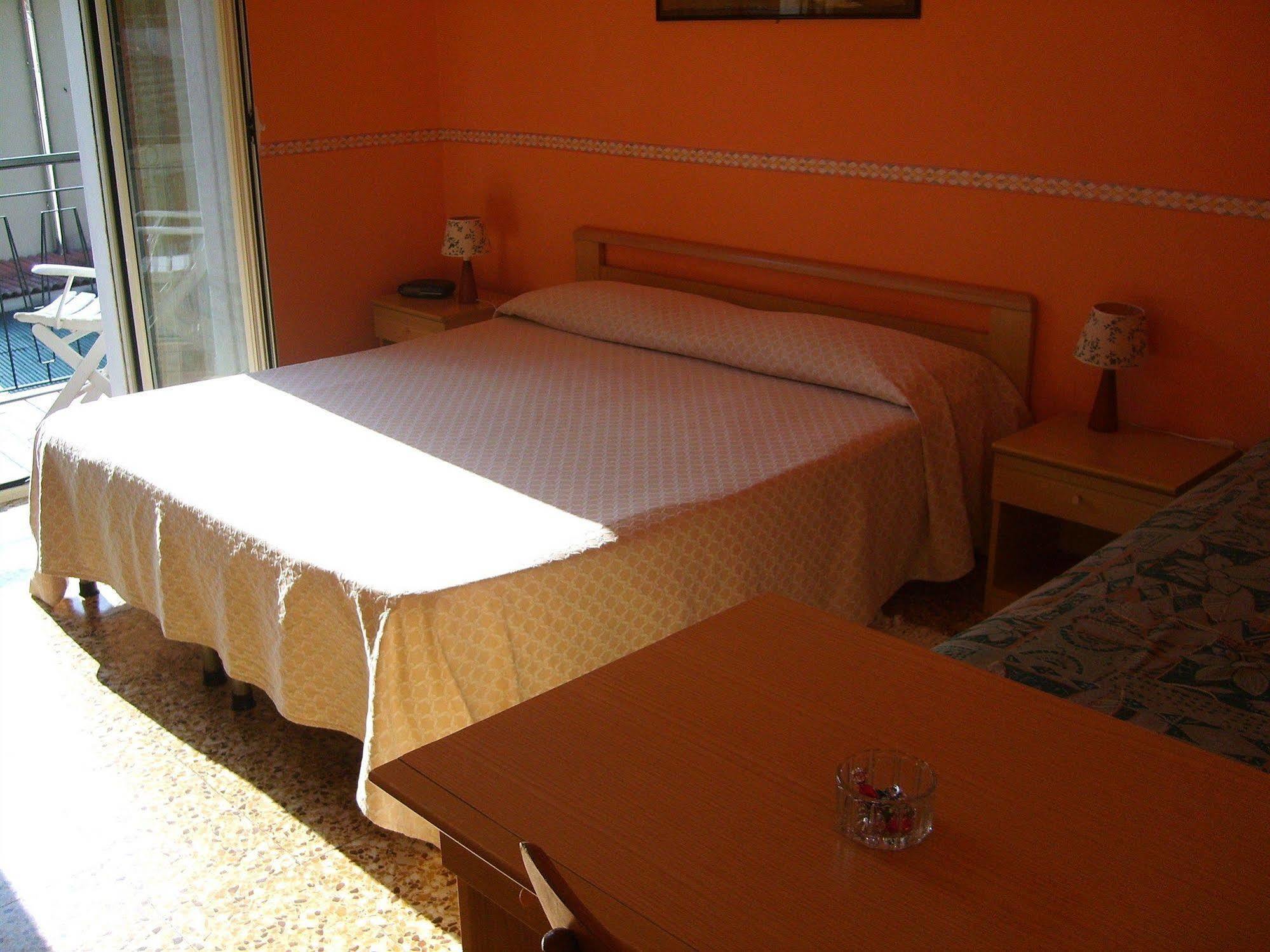Hotel Elvezia Lake Maggiore Екстер'єр фото
